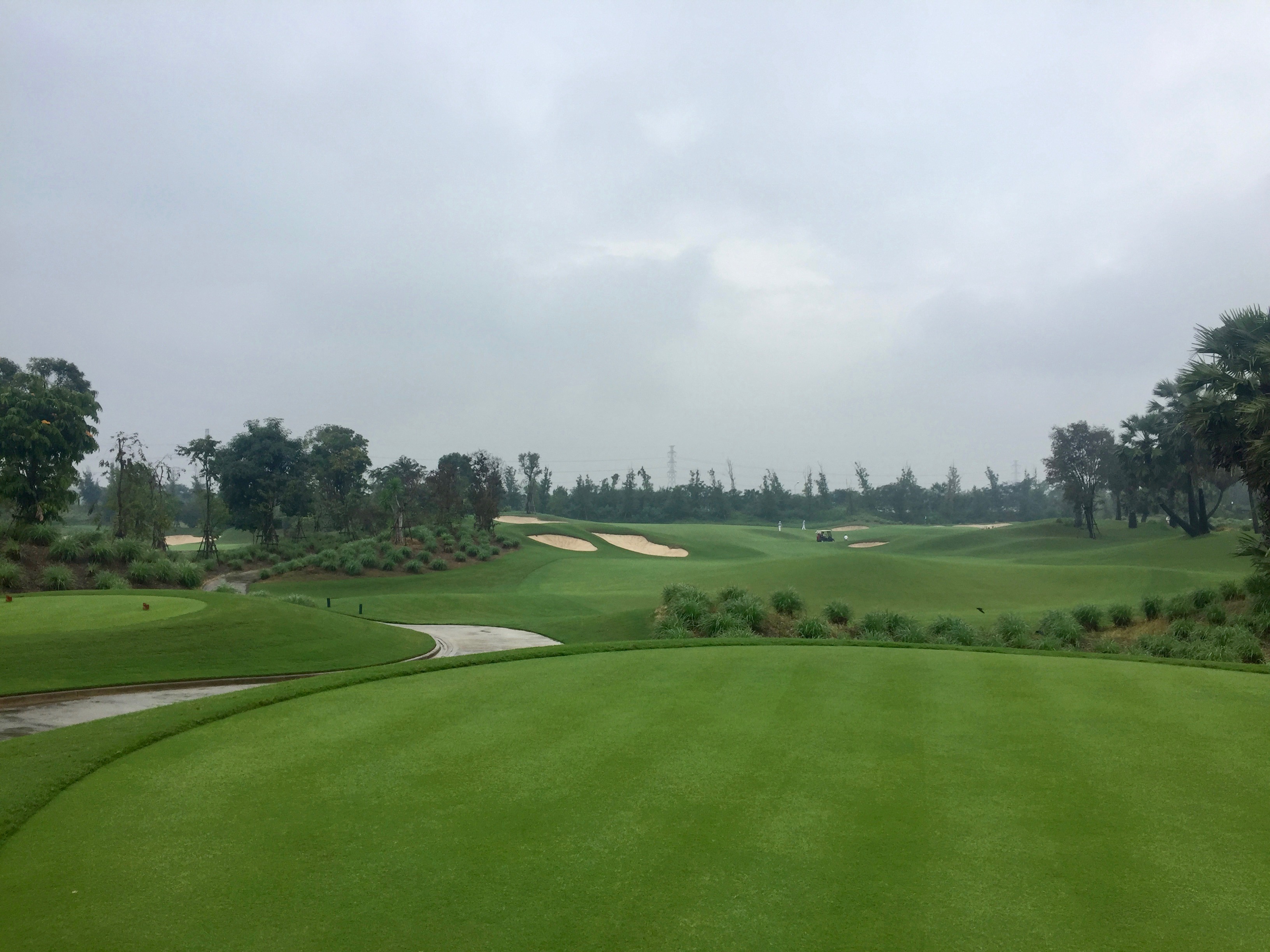 Nikanti Golf Club hole 4 tee to green